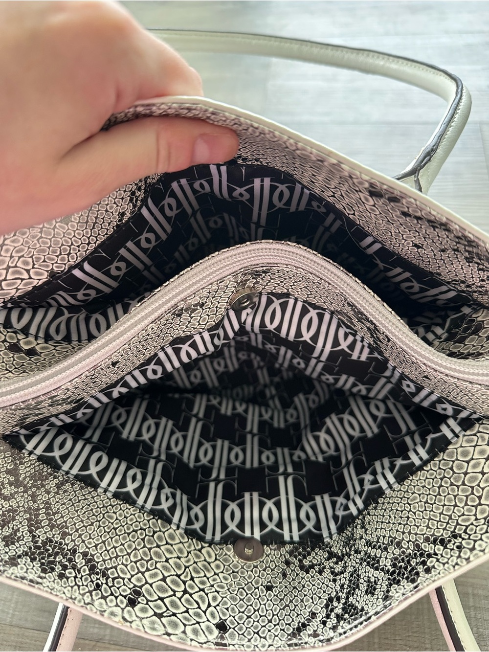 Purse - Picture 6 of 7